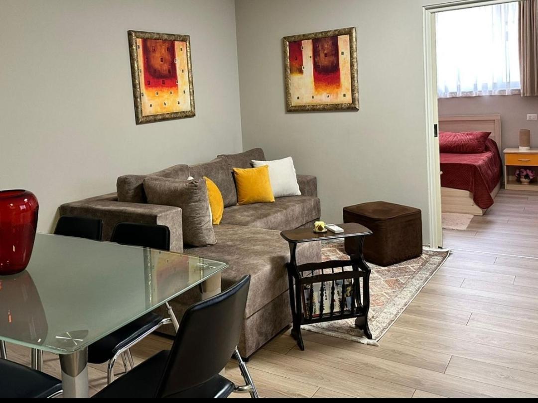 Home Away From Home Apartment Durrës Exteriör bild